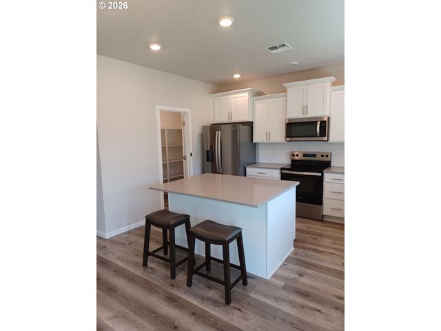745 E WILSON St, Carlton, OR 97111