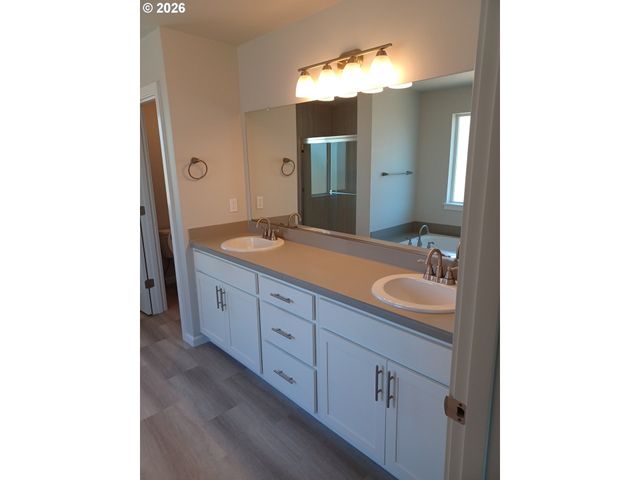 745 E WILSON St, Carlton, OR 97111