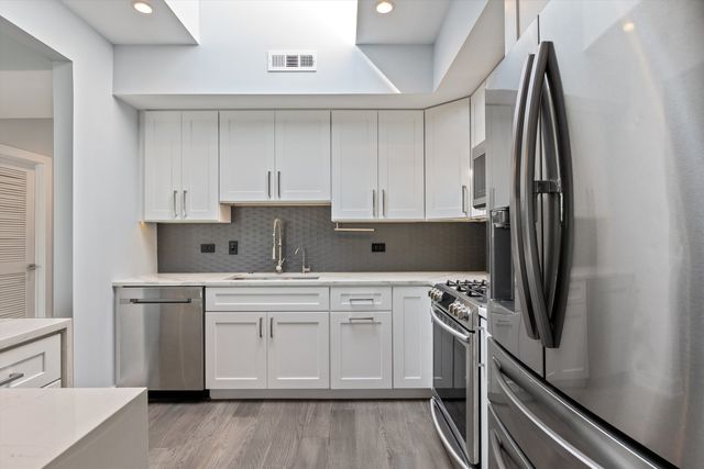 635 Perrie Drive 604, Elk Grove Village, IL 60007