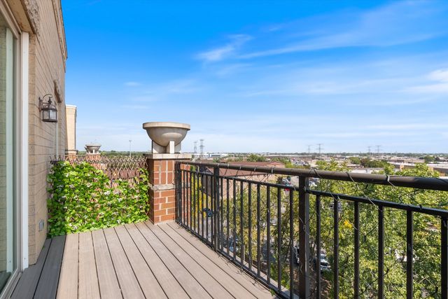 635 Perrie Drive 604, Elk Grove Village, IL 60007