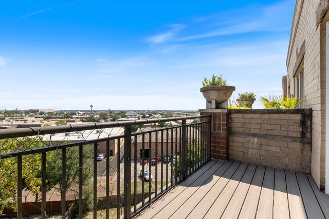 635 Perrie Drive 604, Elk Grove Village, IL 60007