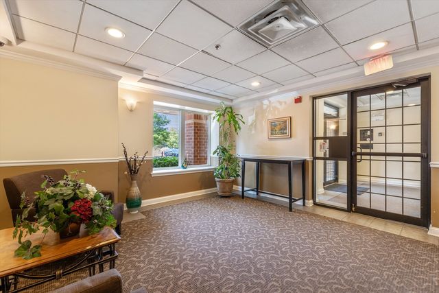 635 Perrie Drive 604, Elk Grove Village, IL 60007