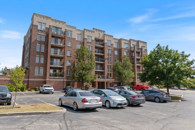 635 Perrie Drive 604, Elk Grove Village, IL 60007