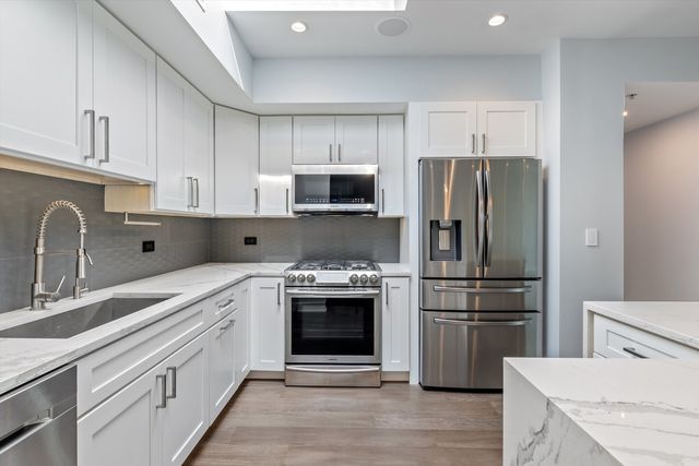 635 Perrie Drive 604, Elk Grove Village, IL 60007