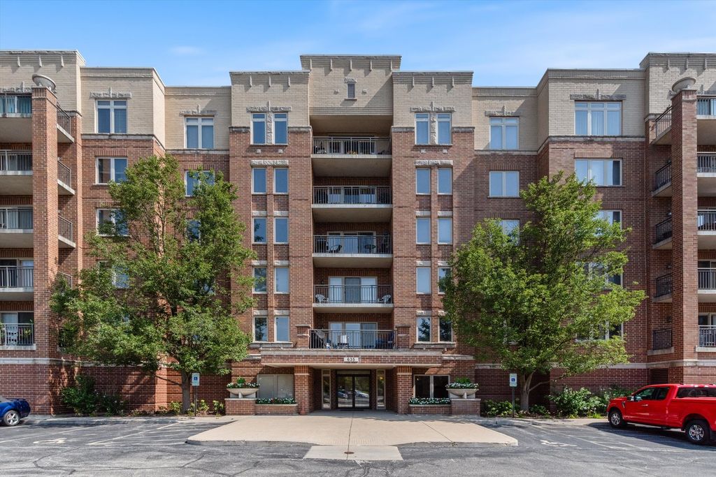 635 Perrie Drive 604, Elk Grove Village, IL 60007
