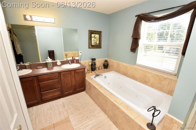 8077 Bradbury Lane, Grand Blanc, MI 48439