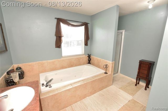 8077 Bradbury Lane, Grand Blanc, MI 48439