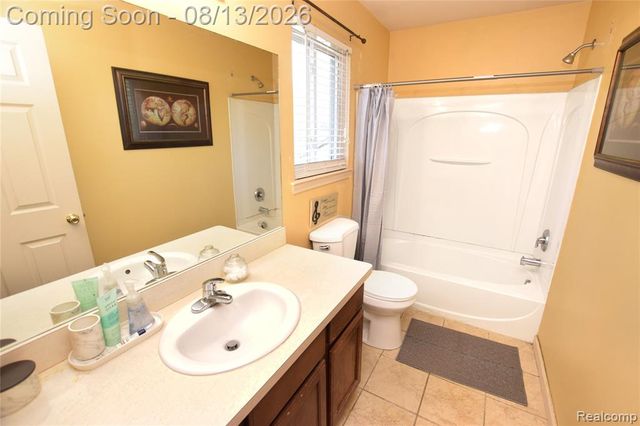 8077 Bradbury Lane, Grand Blanc, MI 48439