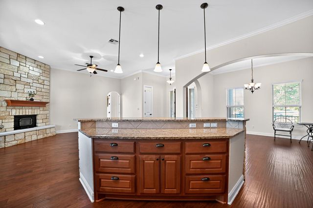 201 Thomas Ridge RD, Burnet, TX 78611