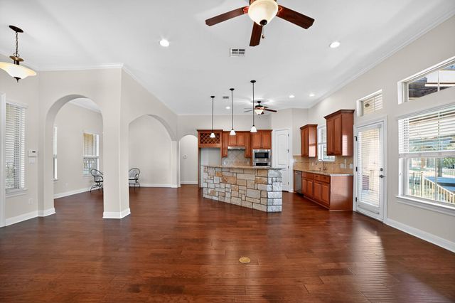 201 Thomas Ridge RD, Burnet, TX 78611