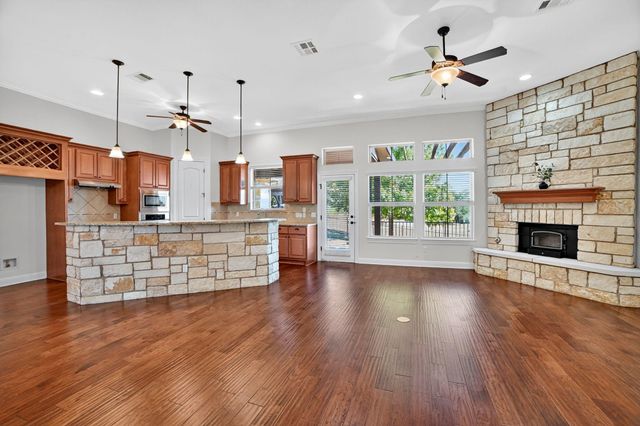 201 Thomas Ridge RD, Burnet, TX 78611