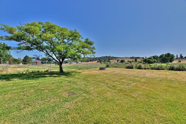 4464 Tioga Way, Central Point, OR 97502