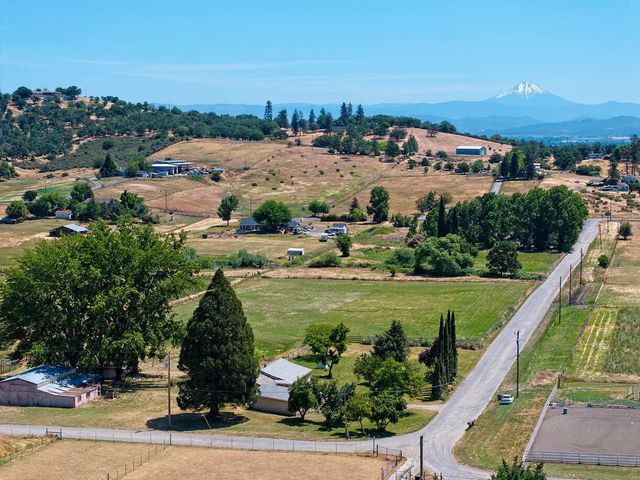 4464 Tioga Way, Central Point, OR 97502