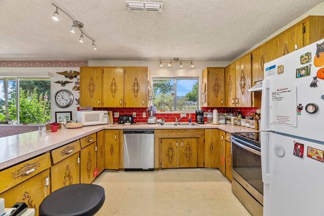 4464 Tioga Way, Central Point, OR 97502