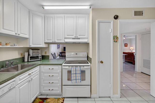 4881 NW 22nd Street B12, Lauderhill, FL 33313