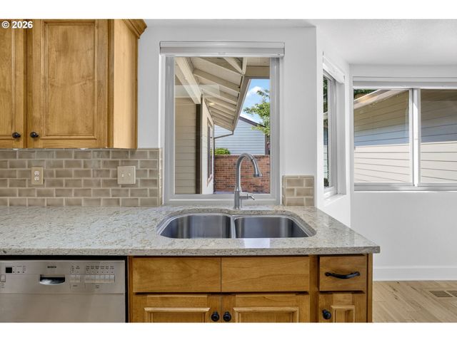15640 Sw GREENLEAF Ct, Portland, OR 97224