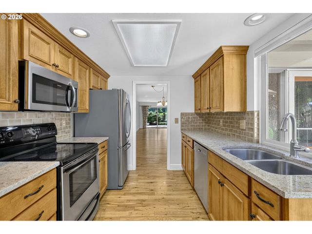 15640 Sw GREENLEAF Ct, Portland, OR 97224