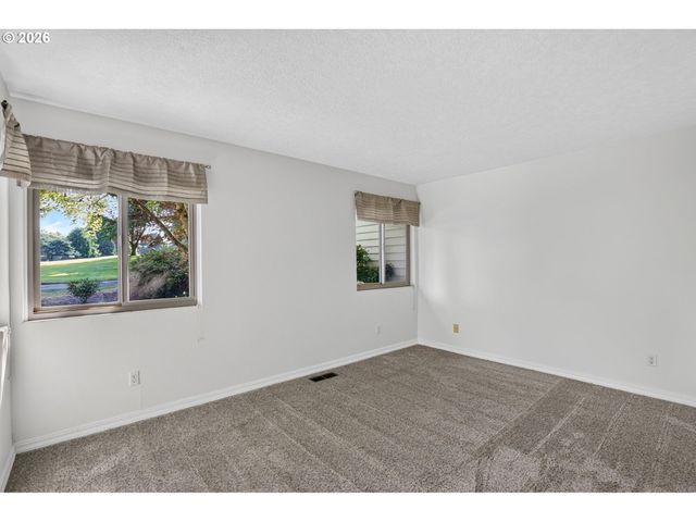 15640 Sw GREENLEAF Ct, Portland, OR 97224
