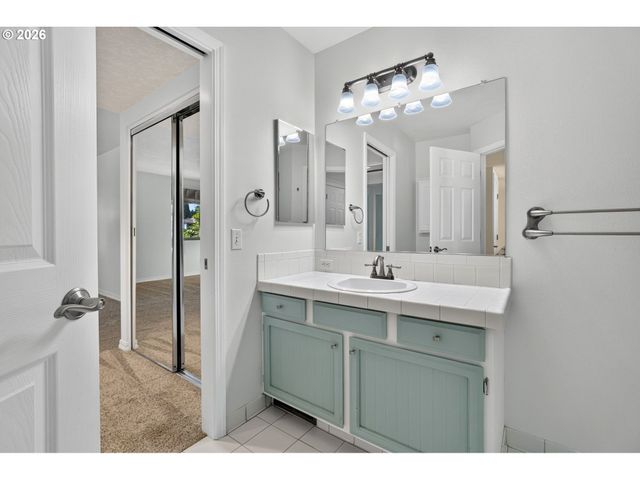 15640 Sw GREENLEAF Ct, Portland, OR 97224