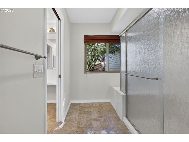 15640 Sw GREENLEAF Ct, Portland, OR 97224