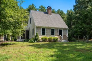 145 Dexter Ln, Rochester, MA 02770