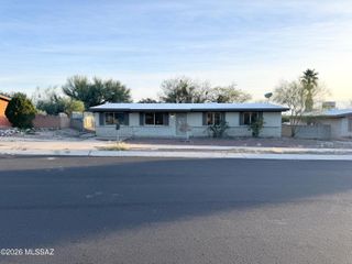 9670 E Burnett Street, Tucson, AZ 85730