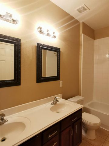 10115 Forest Spring Lane, Pearland, TX 77584