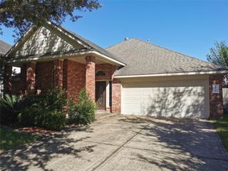 10115 Forest Spring Lane, Pearland, TX 77584