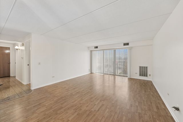 7110 W Cullom Avenue 206, Norridge, IL 60706