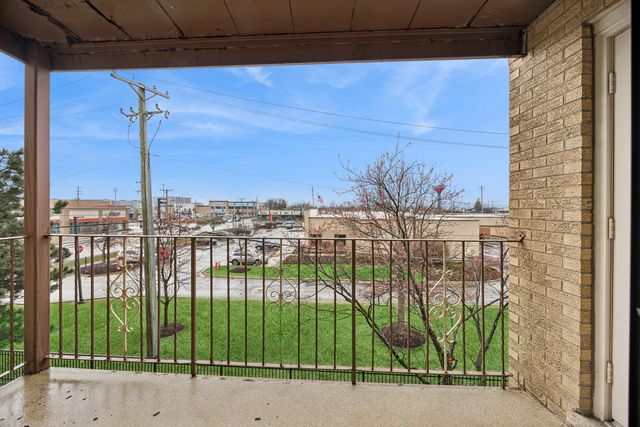 7110 W Cullom Avenue 206, Norridge, IL 60706