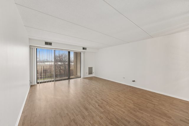 7110 W Cullom Avenue 206, Norridge, IL 60706