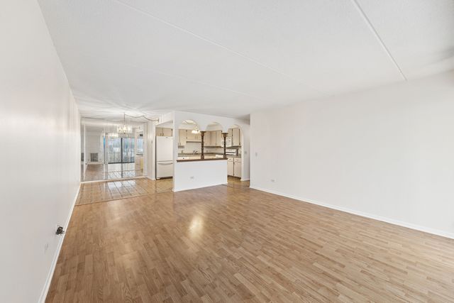 7110 W Cullom Avenue 206, Norridge, IL 60706