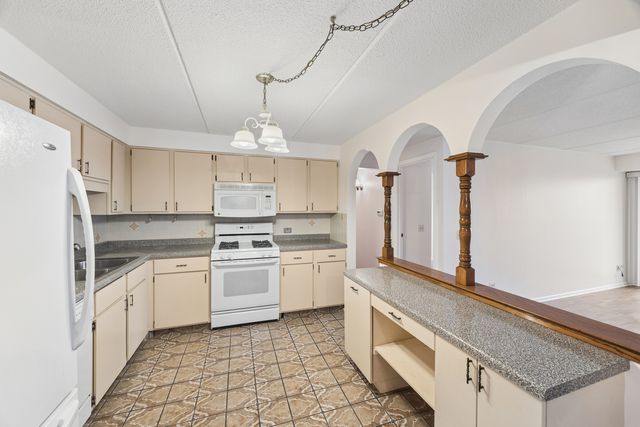 7110 W Cullom Avenue 206, Norridge, IL 60706