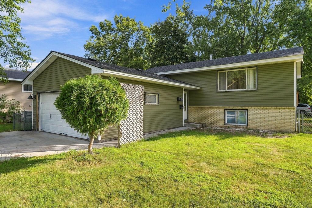 6900 Brunswick Avenue N, Brooklyn Park, MN 55429 — exterior