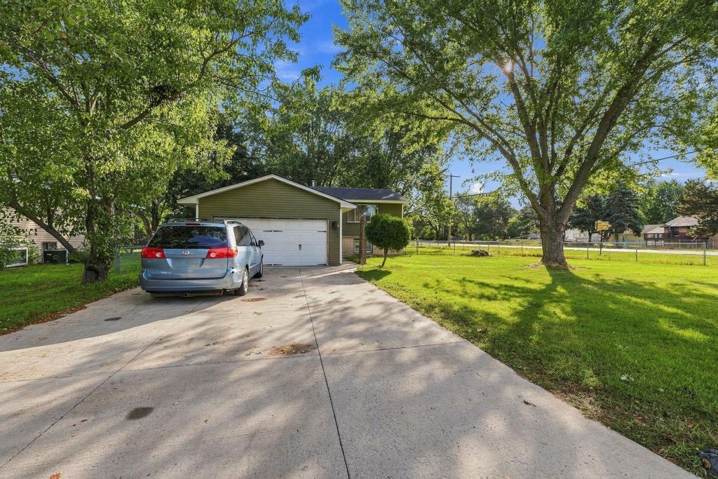 6900 Brunswick Avenue N, Brooklyn Park, MN 55429 — photo 5