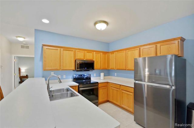 14246 Moravian Manor Circle, Sterling Heights, MI 48312
