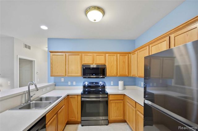 14246 Moravian Manor Circle, Sterling Heights, MI 48312