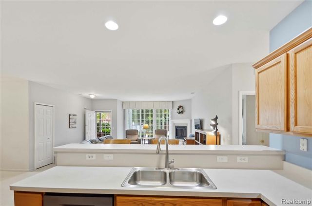 14246 Moravian Manor Circle, Sterling Heights, MI 48312