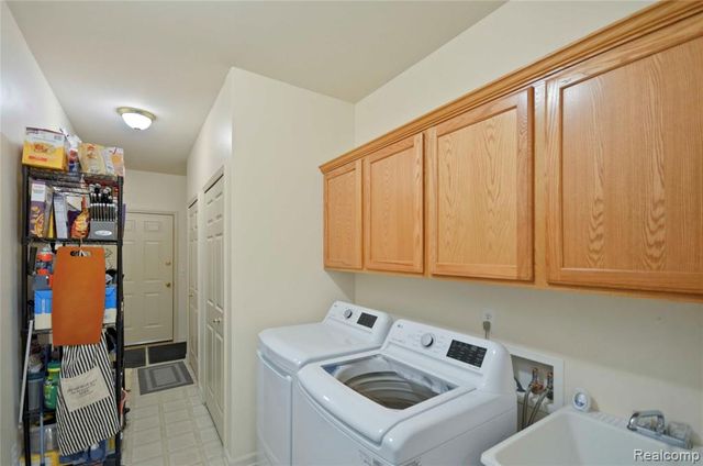 14246 Moravian Manor Circle, Sterling Heights, MI 48312