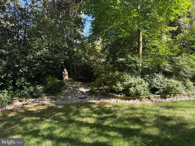 1900 ANCILLA CT, Alexandria, VA 22307