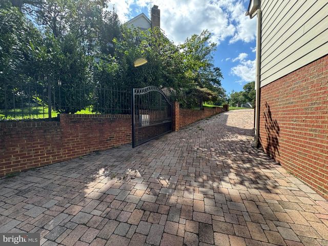 1900 ANCILLA CT, Alexandria, VA 22307