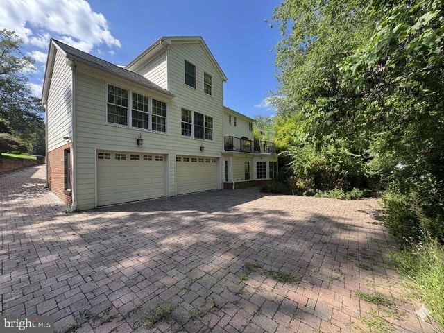 1900 ANCILLA CT, Alexandria, VA 22307