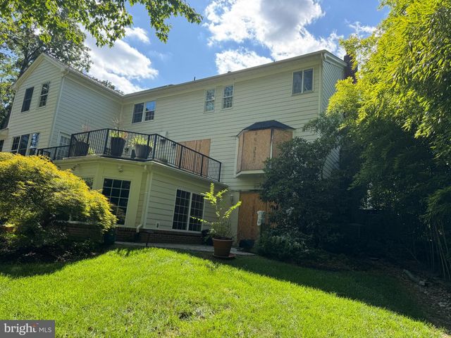 1900 ANCILLA CT, Alexandria, VA 22307