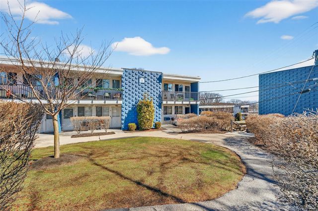 2 Wyndover Woods Lane 16, White Plains, NY 10603