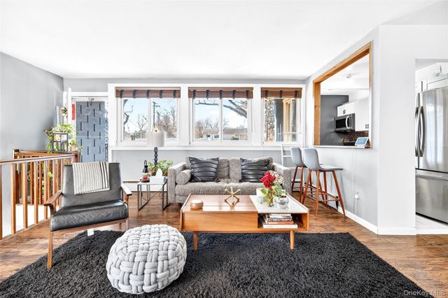 2 Wyndover Woods Lane 16, White Plains, NY 10603