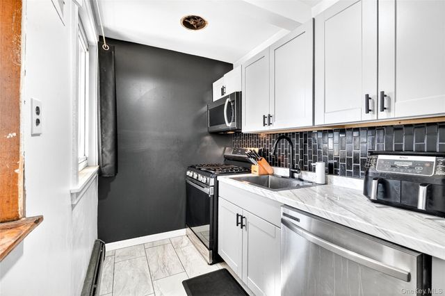 2 Wyndover Woods Lane 16, White Plains, NY 10603