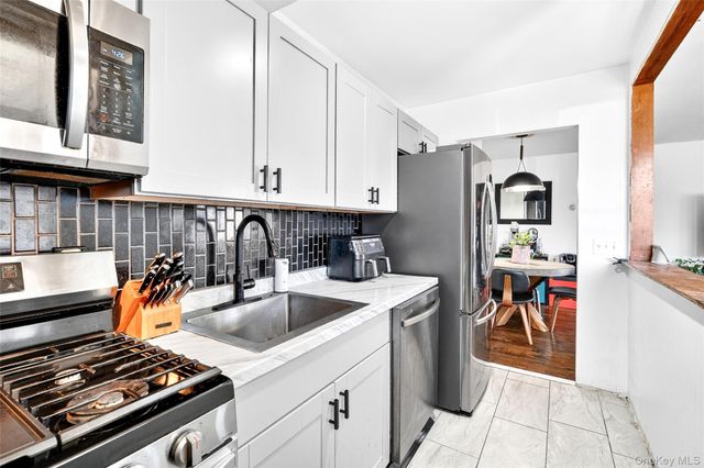 2 Wyndover Woods Lane 16, White Plains, NY 10603