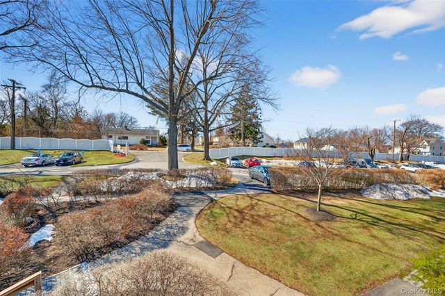 2 Wyndover Woods Lane 16, White Plains, NY 10603