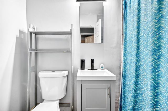 2 Wyndover Woods Lane 16, White Plains, NY 10603