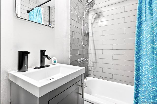 2 Wyndover Woods Lane 16, White Plains, NY 10603